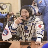 Tỷ phú Nhật Bản bay vào vũ trụ, hứa tặng tiền cho người theo dõi